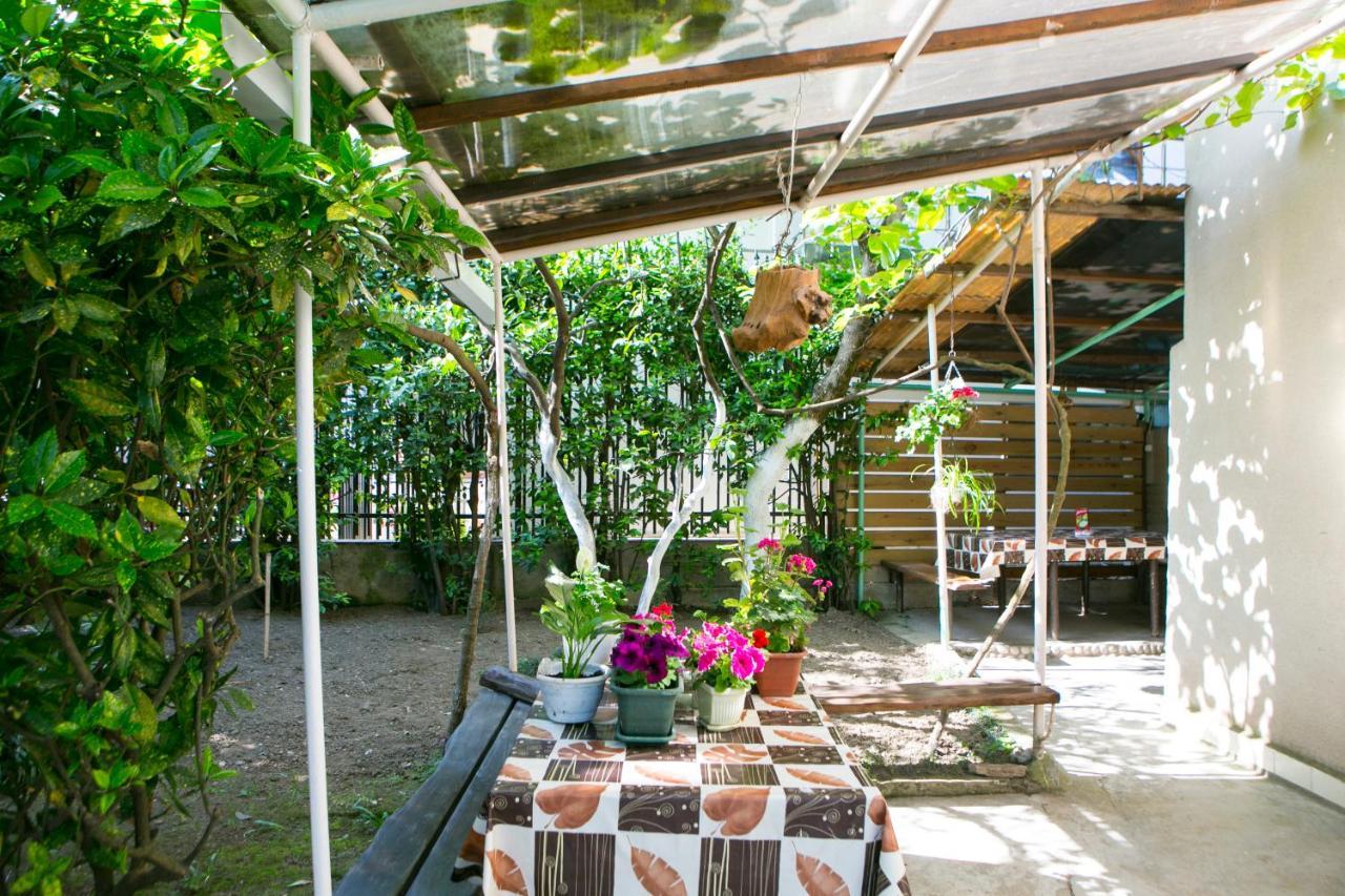 غاغرا Guest House Lavr المظهر الخارجي الصورة