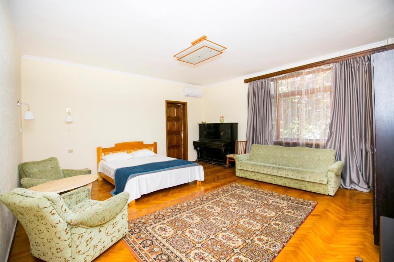 غاغرا Guest House Lavr المظهر الخارجي الصورة
