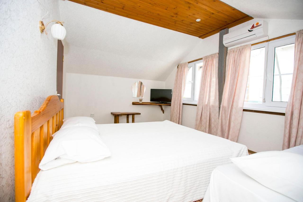 غاغرا Guest House Lavr المظهر الخارجي الصورة